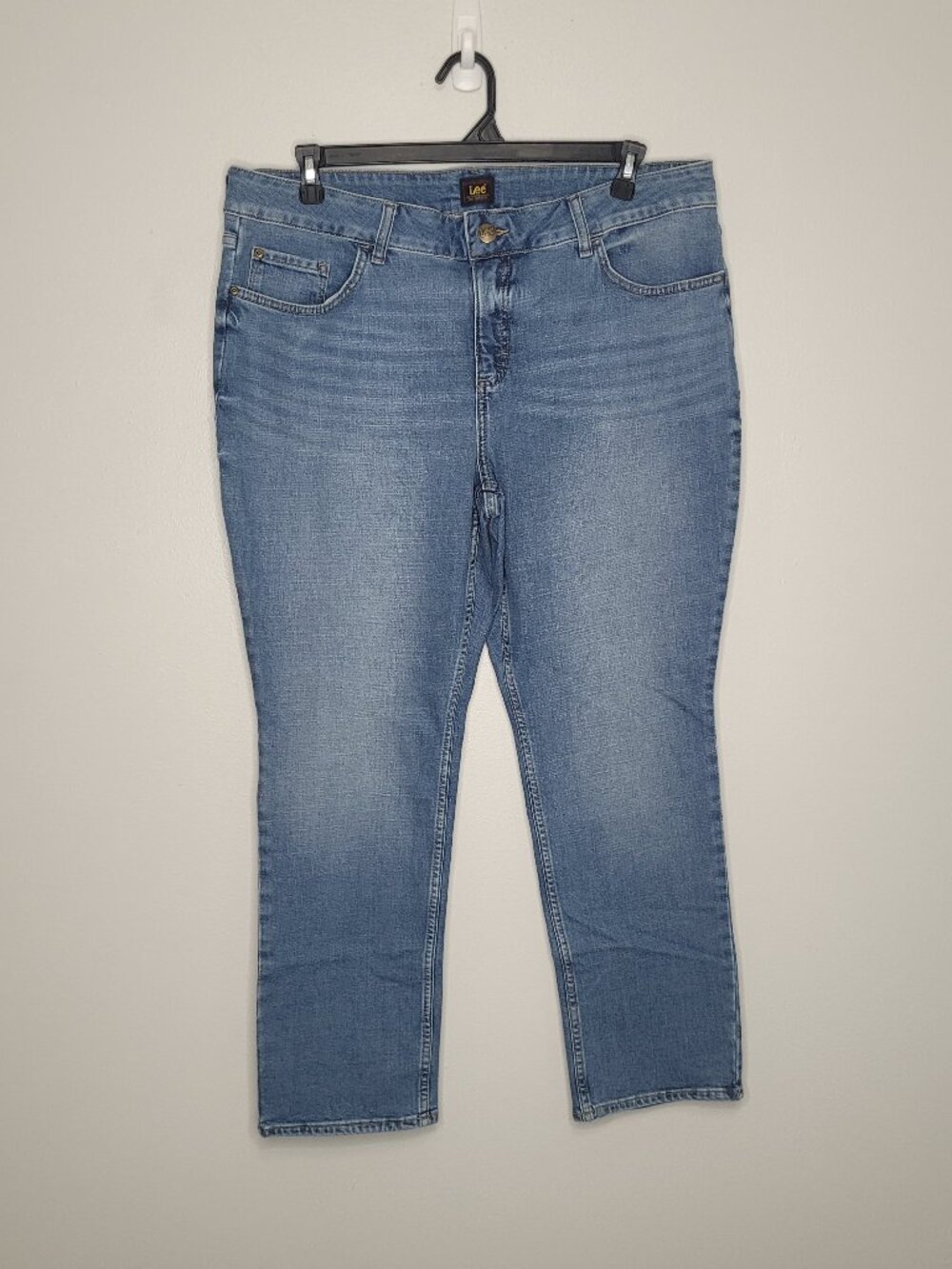 Lee midrise straight medium wash friction resistant size 18w short NWT